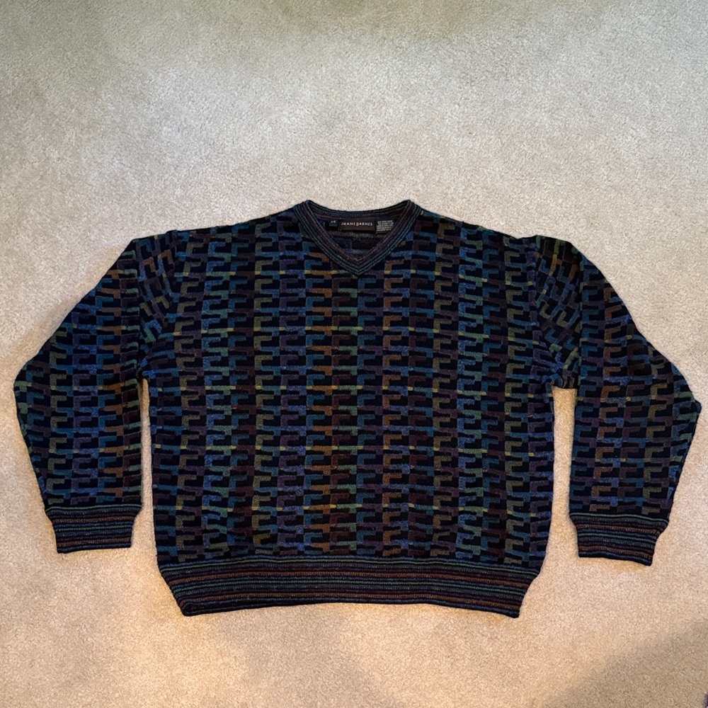 Tundra Excellent Men's V-Neck Sweater in Black and Blue Pattern size Large
